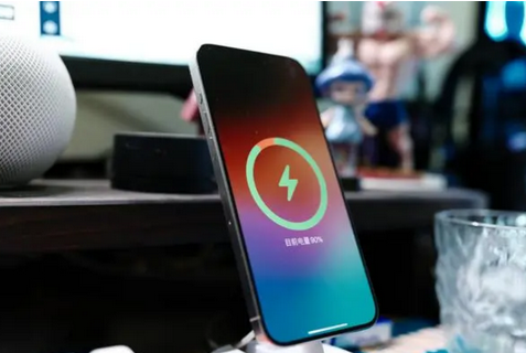天全苹果15换屏服务分享用什么充电器给iPhone15充电更好 